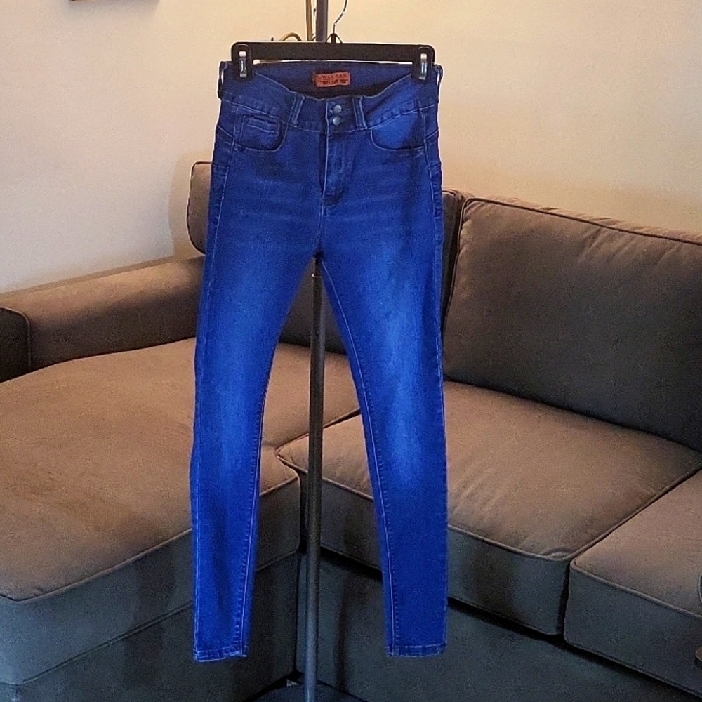 Double-button stonewash skinny denim